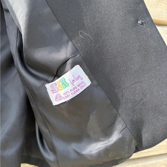 Vintage Cropped Wool Blazer – Puff Sleeve Black Jacket | 100% Wool - Picture 5 of 9